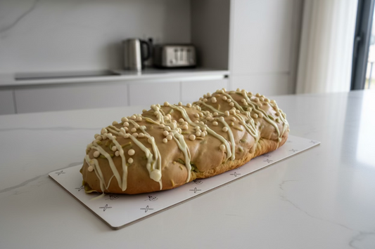 Pistachio Tsoureki