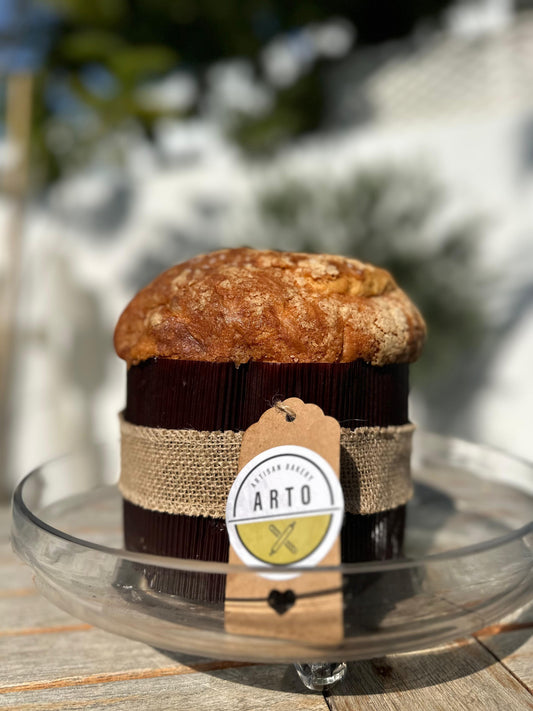 Arto Panettone on a plate